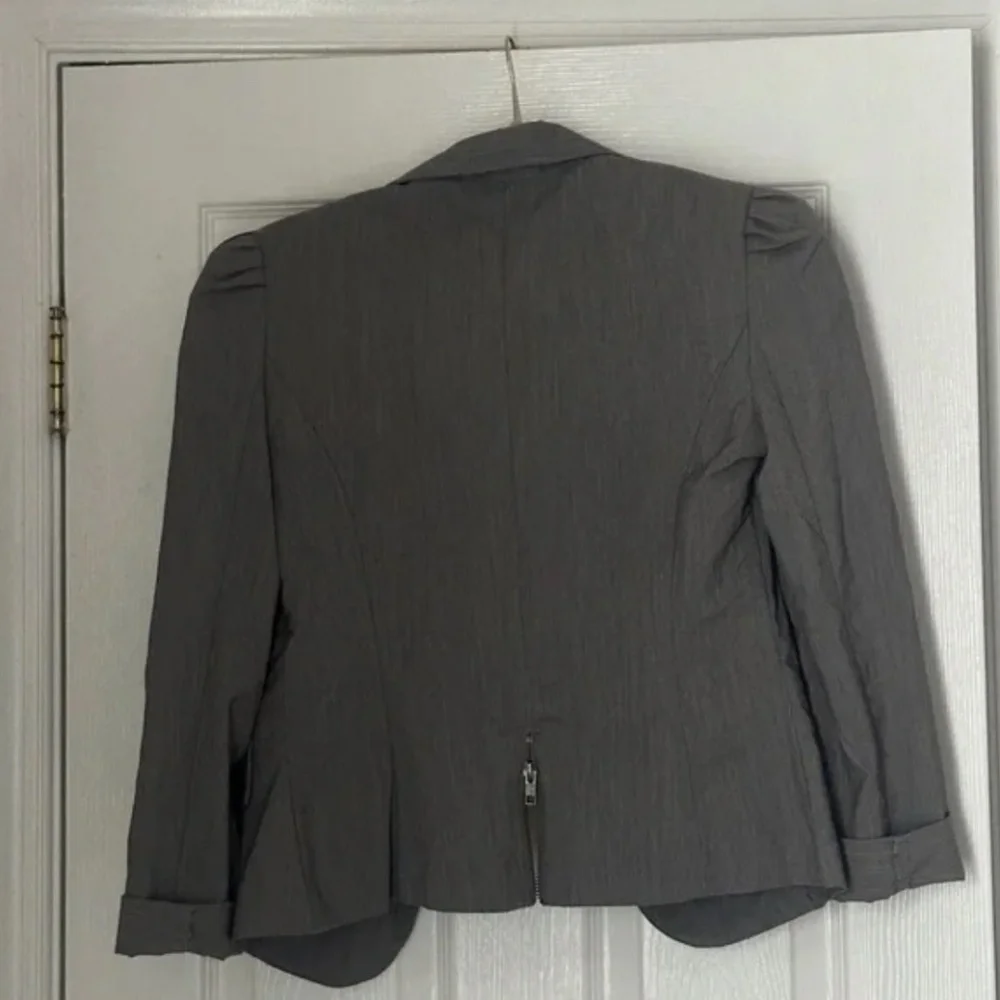 BCX Juniors Vintage Gray Grey Blazer Size Medium Cropped Y2K Retro 3/4 Sleeve - Picture 2 of 5